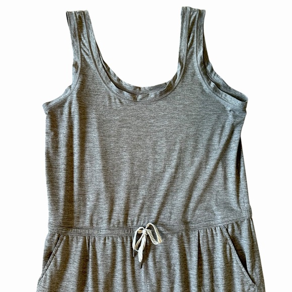 VUORI Lux At Ease heathered gray sleeveless jumpsuit size Large - Picture 4 of 8